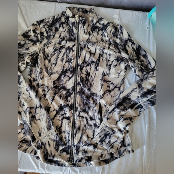 Lululemon Black and White Women's Jacket, (no Tag) Would Say Size Small - Picture 5 of 5